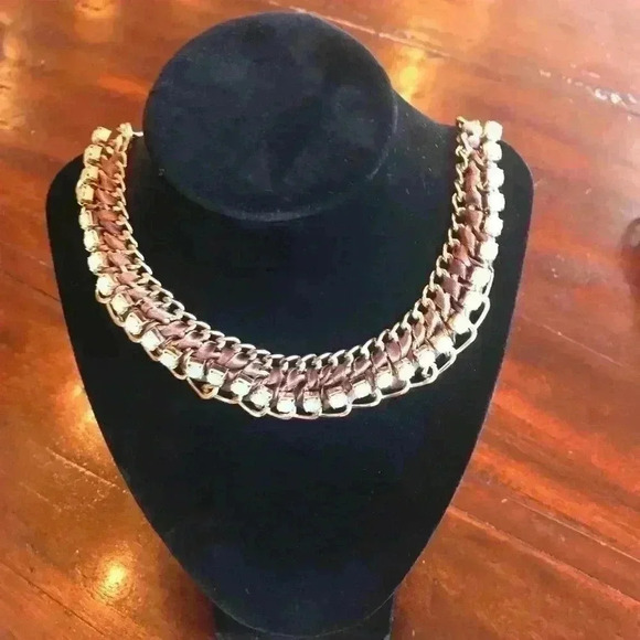 pretty Necklace with green stones - Picture 2 of 8